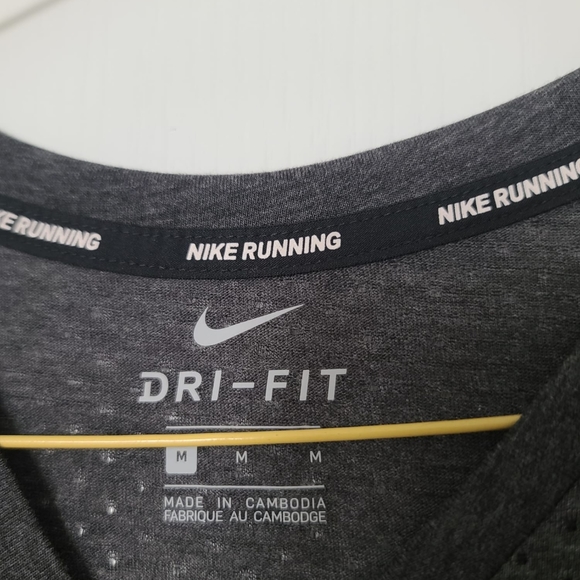 NWT Men's Nike dri-fit v-neck - Picture 5 of 5